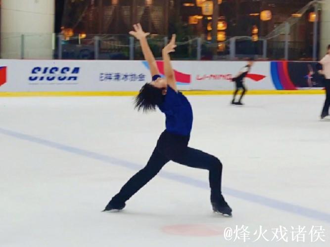 小明的花滑日常｜我妈建议找个壮汉助我完成四周旋转